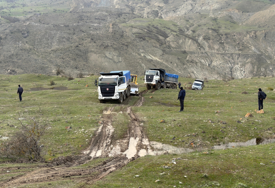 Torpaq sürüşməsi nəticəsində avtomobil yolu bağlanan Qonaqkəndə 12 tondan çox ərzaq və gündəlik tələbat məhsulları çatdırılıb