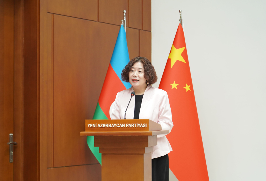 阿塞拜疆语言大学孔子学院在新阿党总部新教学点成功举办开班仪式