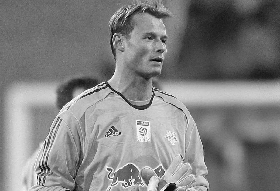 Ex-keeper Manninger dies after car hit by train