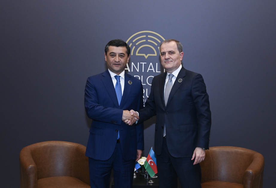 Se expresa satisfacción por el desarrollo dinámico de las relaciones entre Azerbaiyán y Uzbekistán