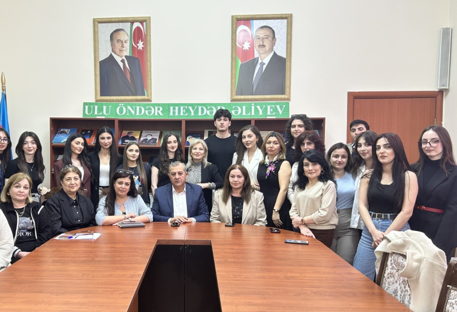 Gənclərin baxışında şəhərsalma və tarixi irs: Kitabxanada tədbir