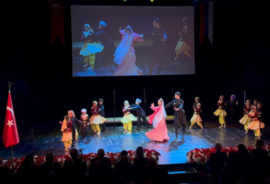 Actuación de los niños azerbaiyanos en Moscú