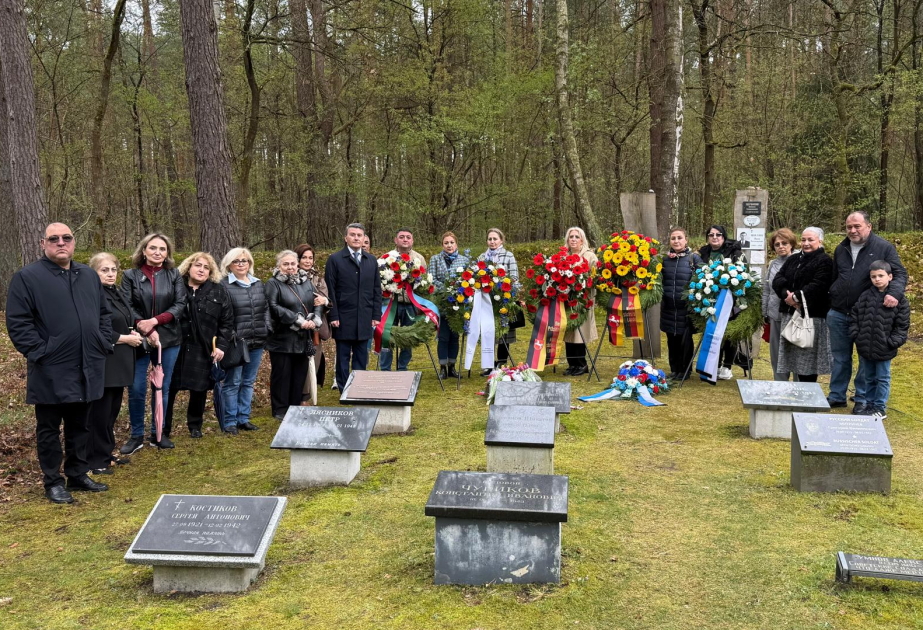 Hommage aux prisonniers de guerre azerbaïdjanais morts au camp de Bergen-Belsen
