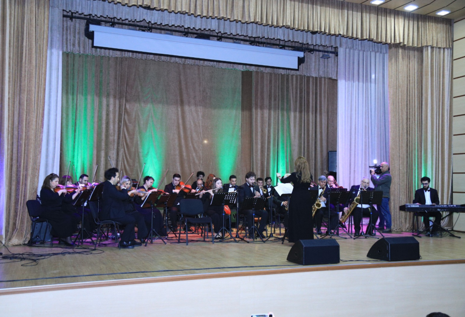 Azərbaycan Dövlət Mahnı Teatrının Estrada-Simfonik Orkestri Lənkəranda konsert proqramı ilə çıxış edib