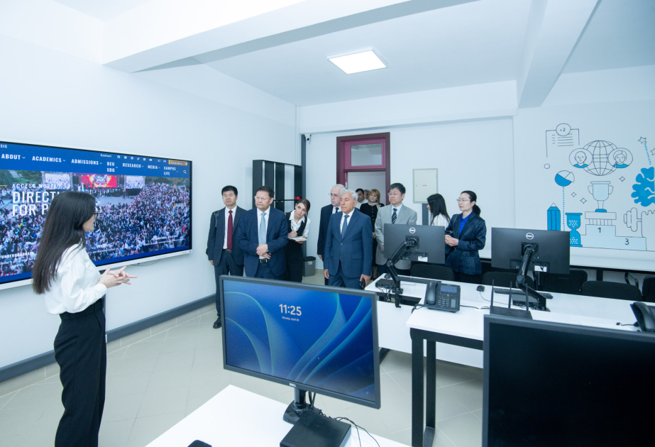 Pekin Kimya Texnologiya Universitetinin rektoru BMU-nun müasir laboratoriyaları ilə tanış olub