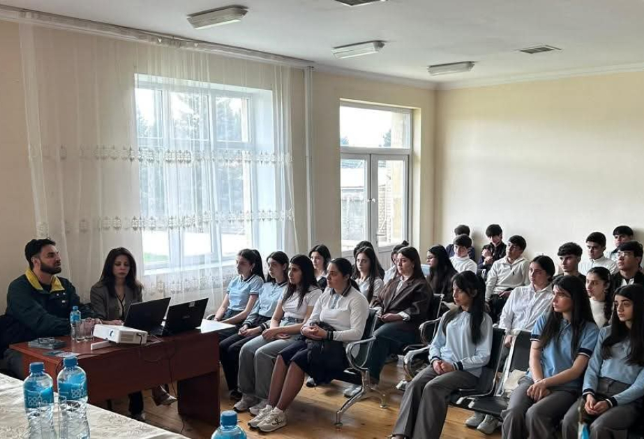 Yüksək nəticə göstərən şagirdlər Qarabağ Universitetinin ixtisasları ilə tanış olublar