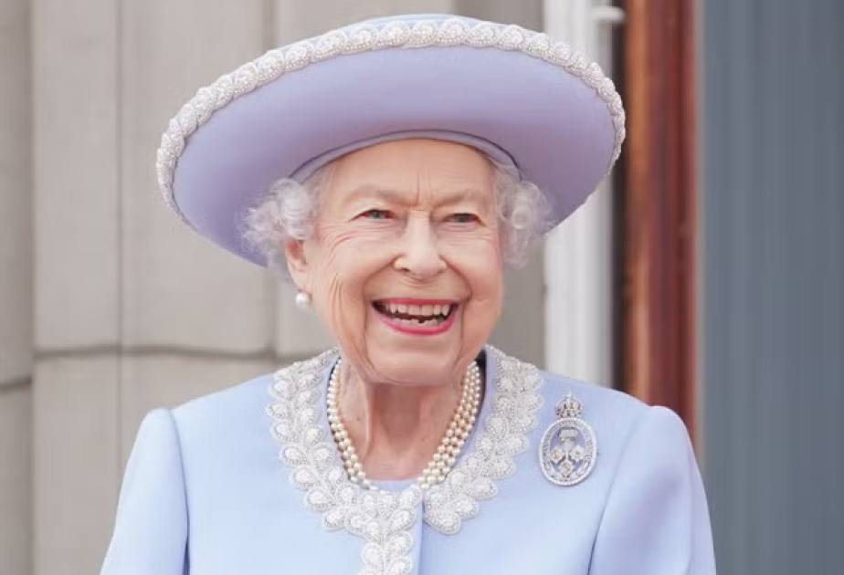 Kraliça Elizabetin 100 illiyi: Tarixin şahidi olduğum gün - REPORTAJ