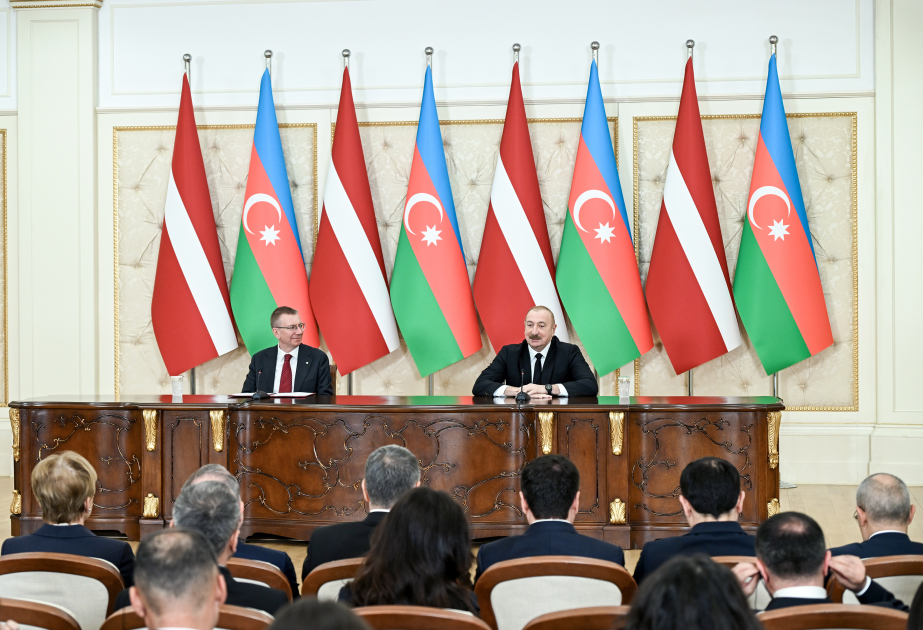 Präsidenten von Aserbaidschan und Lettland gaben Presseerklärungen ab AKTUALISIERT VIDEO