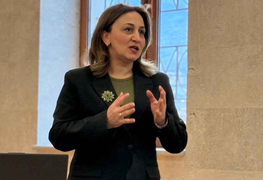 Tələbələr tarixin tədqiqində yeni metodoloji yanaşmalar barədə məlumatlandırlıb