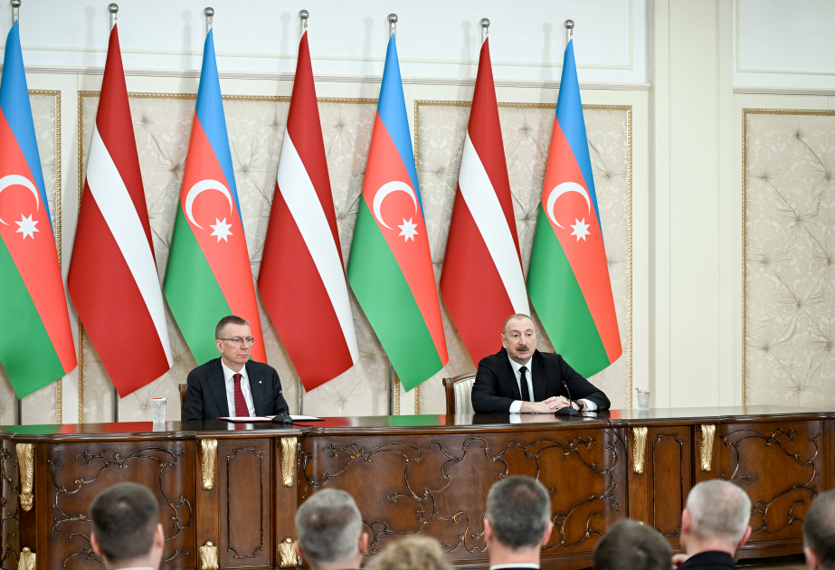 El Presidente Ilham Aliyev informó a su homólogo letón sobre el proceso de paz entre Azerbaiyán y Armenia