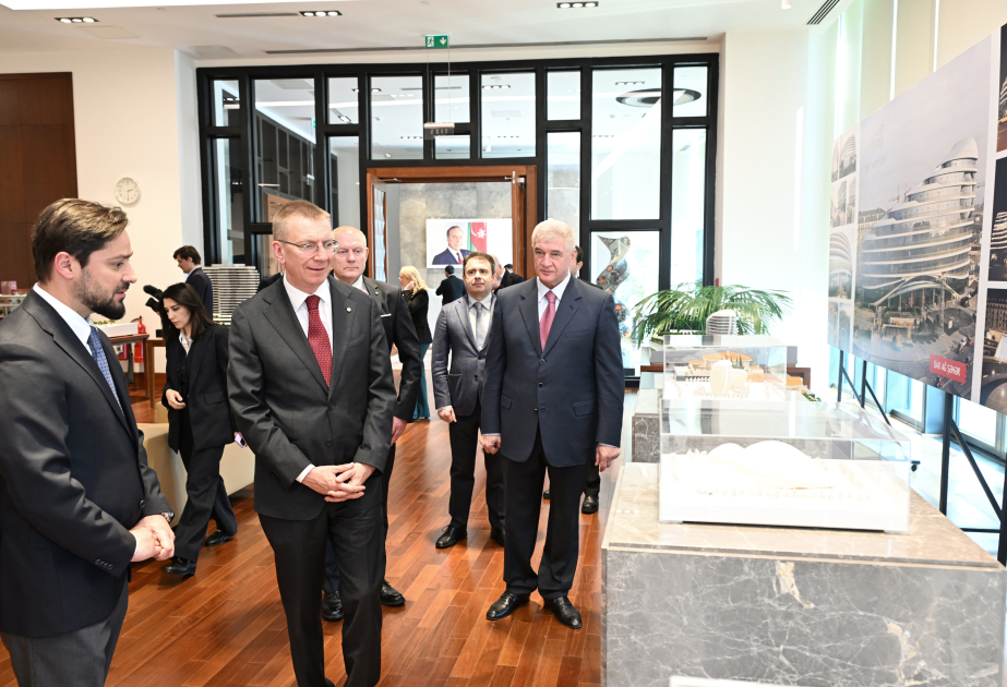 Lettlands Präsident besucht „Baku Weiße Stadt“