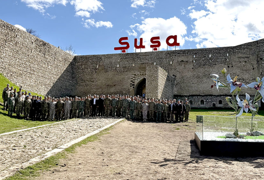 Una delegación turca visita los territorios liberados de la ocupación