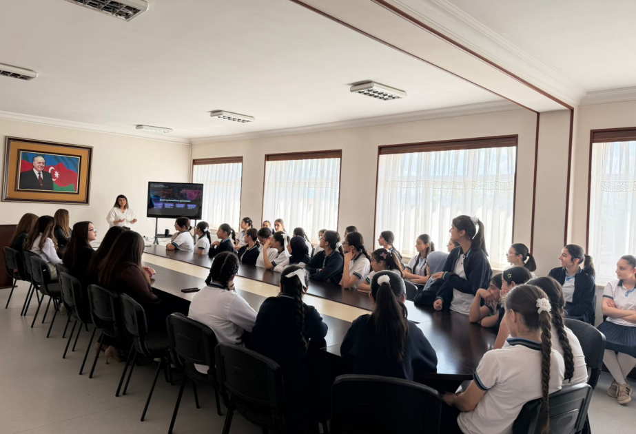 Naxçıvanda Beynəlxalq İKT-də Qızlar Günü qeyd edilib
