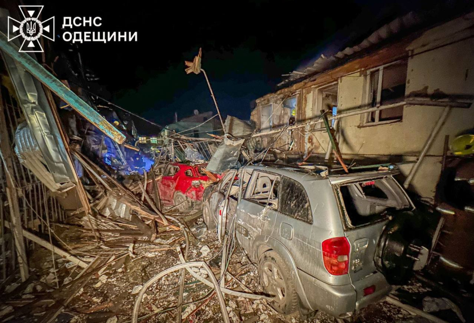 Frappe russe sur Odessa : Un couple tué, des immeubles et un navire marchand touchés