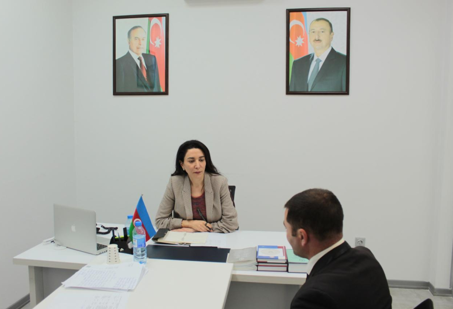 Ombudsman Səbinə Əliyeva vətəndaşların müraciətlərini dinləyib