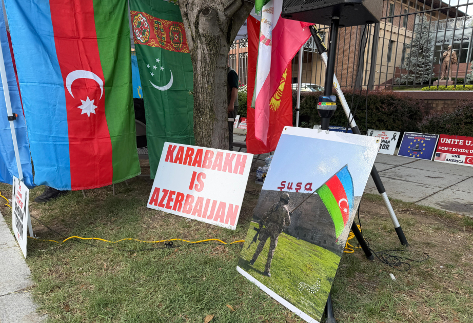 Azerbaijani, Turkish diaspora members hold peaceful rally exposing “Armenian genocide” in Washington