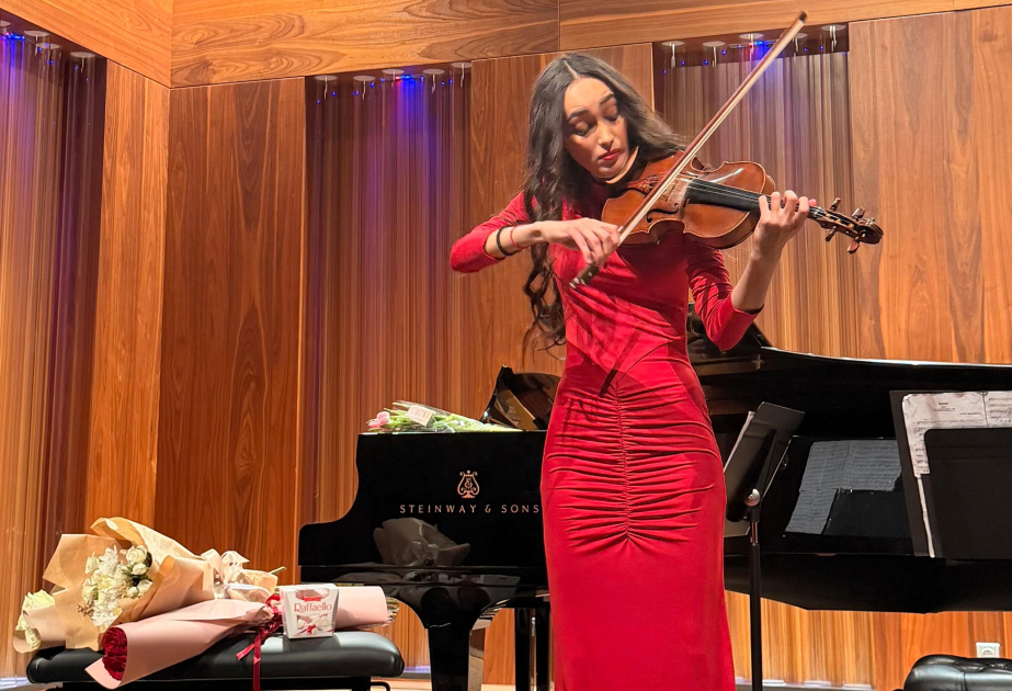 Azerbaijani violist shines with breathtaking performance in Prague