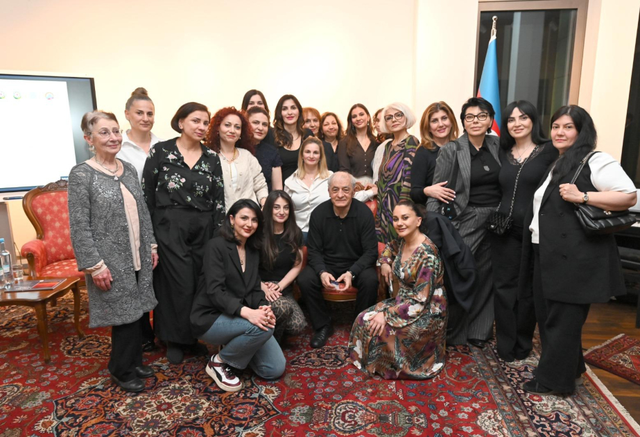 Treffen mit Volkskünstler Fakhraddin Manafov im Aserbaidschanischen Kulturzentrum in Berlin