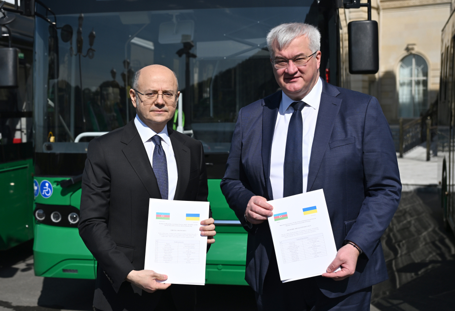 Aserbaidschanische Regierung spendet fünf Elektrobusse an die Stadt Irpin