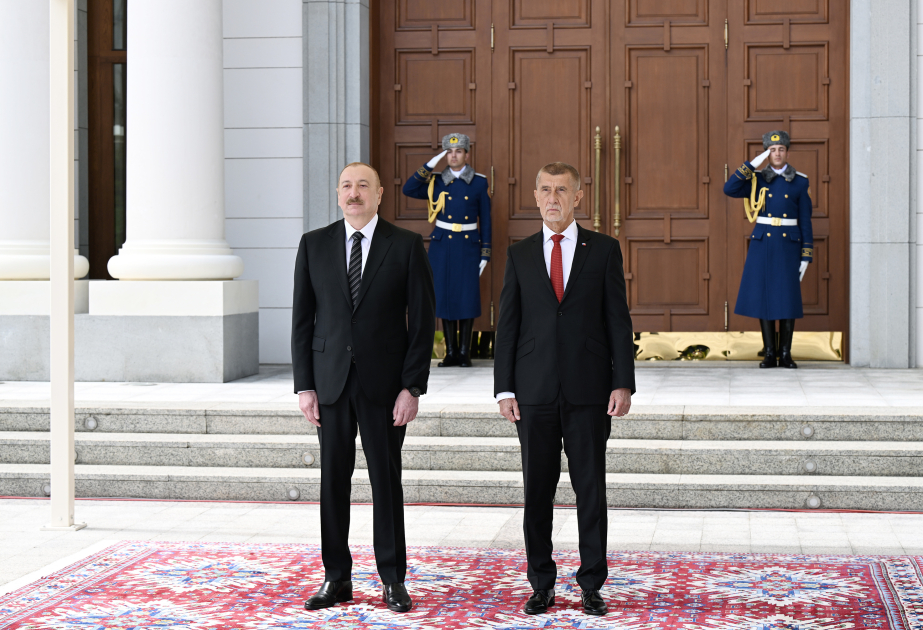 Offizieller Empfang von Tschechiens Ministerpräsident in Gabala VIDEO
