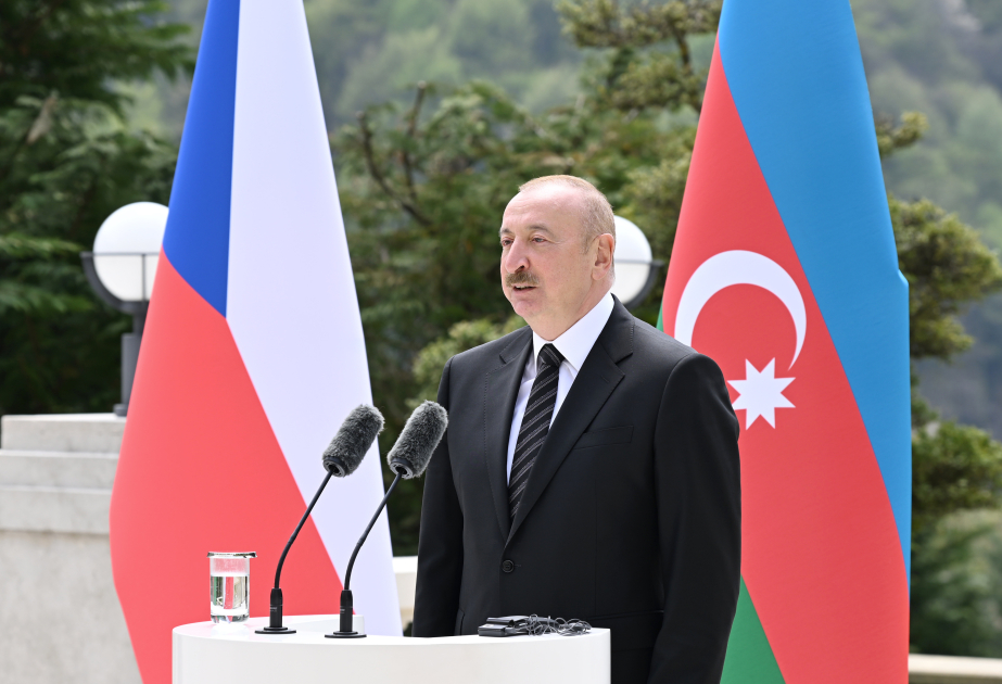 Prezident İlham Əliyev: Çexiyaya qonşu olan ölkələrə Azərbaycan təbii qaz ixrac edir