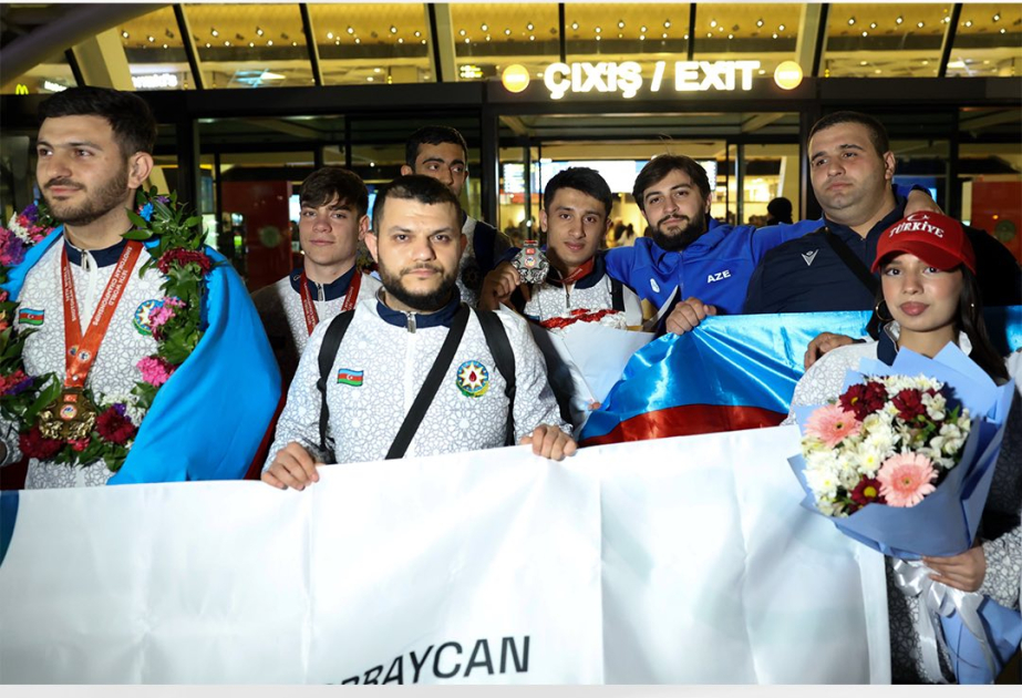 İstanbulda tarixi zəfər qazanan deflimpiyaçılar Vətənə dönüblər
