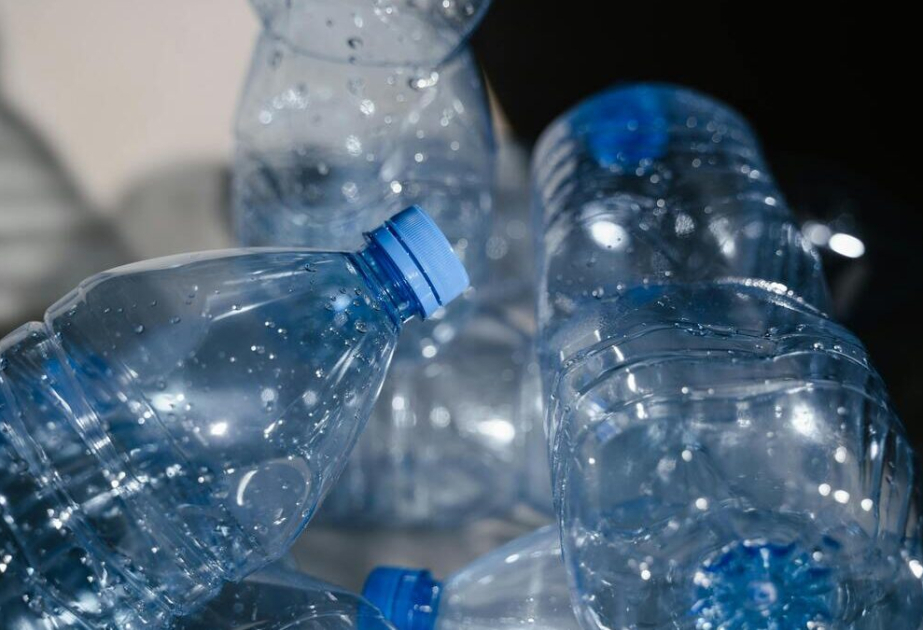 Scientists use sunlight to convert plastic waste into clean fuels