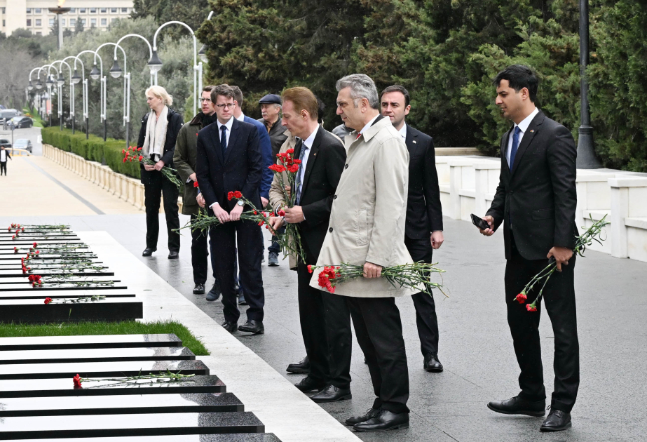 German Bundestag delegation visits Alley of Martyrs in Baku