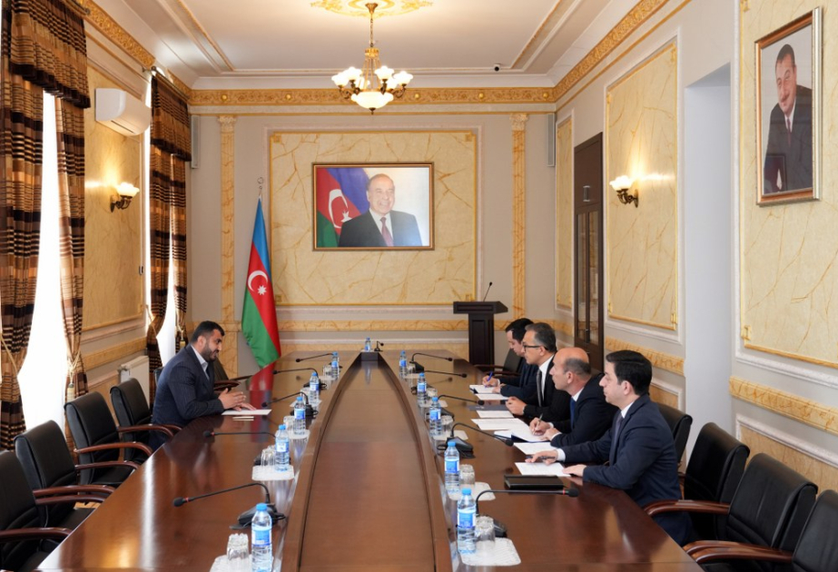 Komitə sədri vətəndaşların müraciətlərini dinləyib