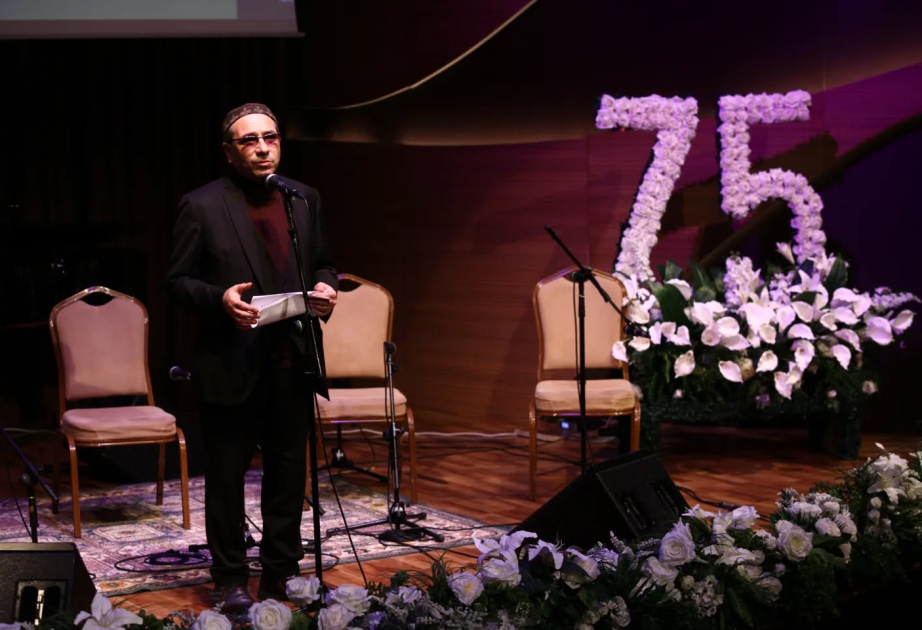 Əməkdar artist Ədalət Vəzirovun xatirəsi anılıb