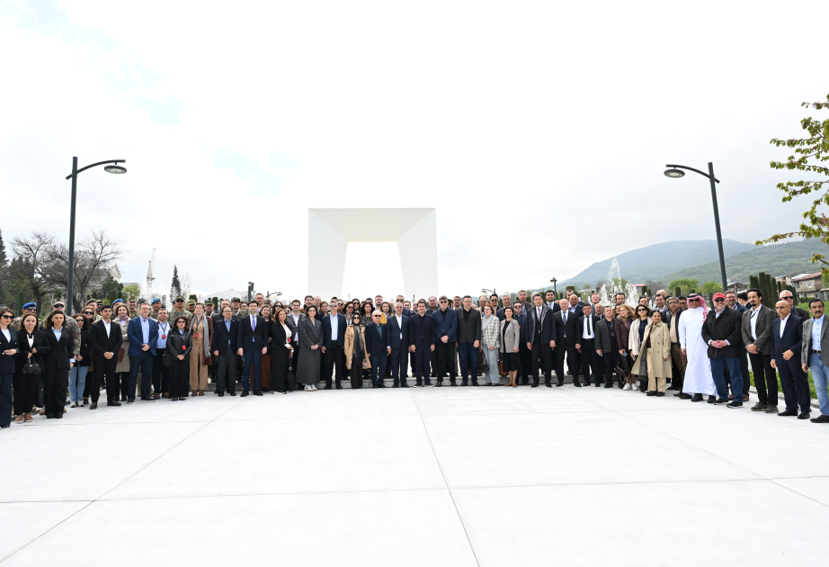Diplomatik korpusun nümayəndələri Xankəndi Zəfər parkına gəliblər VİDEO