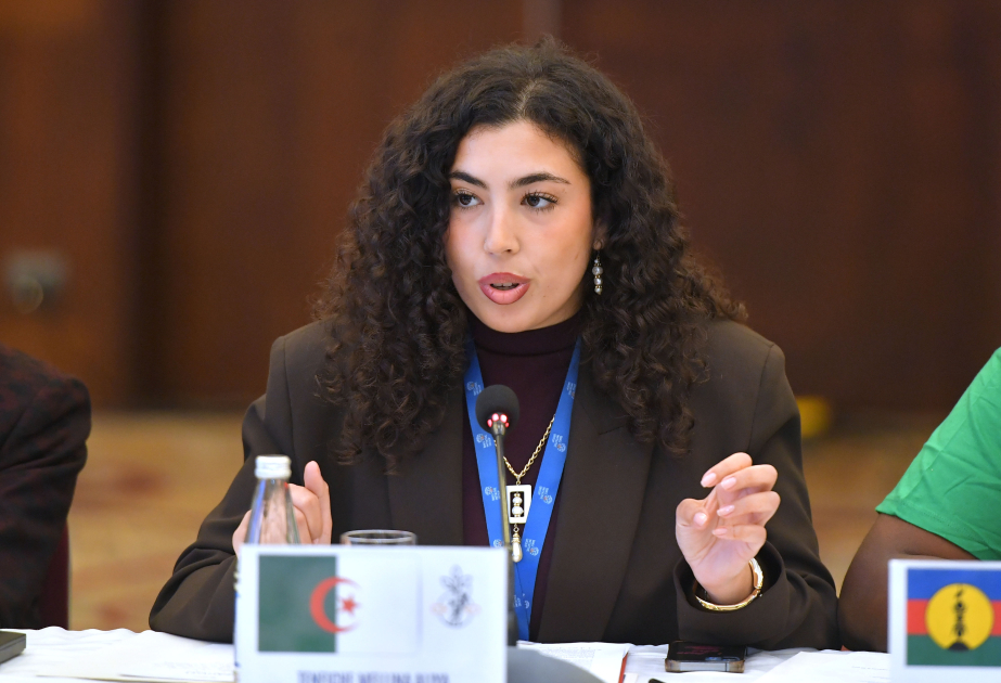 طالبة جزائرية في منتدى باكو: الاستعمار ليس مجرد احتلال للأرض، بل هو سلب لكرامة الشعوب وهويتها أيضا