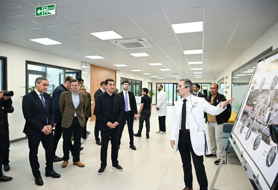 Diplomaten besuchen Klinik der Garabagh-Universität