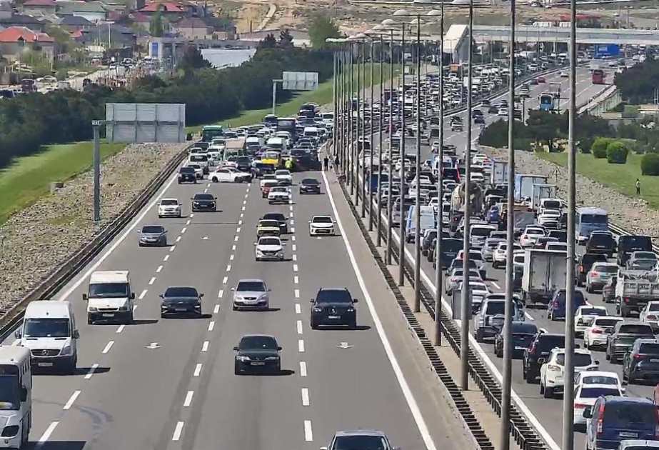 Aeroport şosesində yol qəzası baş verib, hər iki istiqamətdə nəqliyyat sıxlığı yaranıb
