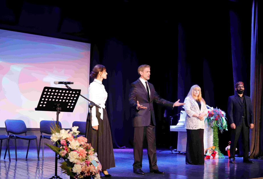 Şuşa Dövlət Teatrında Sabir Rüstəmxanlıya həsr edilən ədəbi-bədii gecə