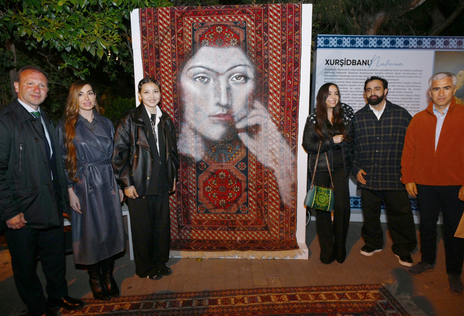 Leyla Aliyeva et Arzou Aliyeva visitent le Festival international du tapis