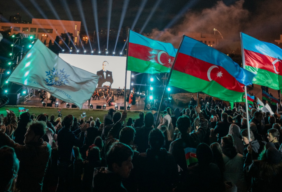 Ulu Öndər Heydər Əliyevin anadan olmasının 103 illiyi ilə əlaqədar Bakıda klassik musiqi konserti təşkil olunub