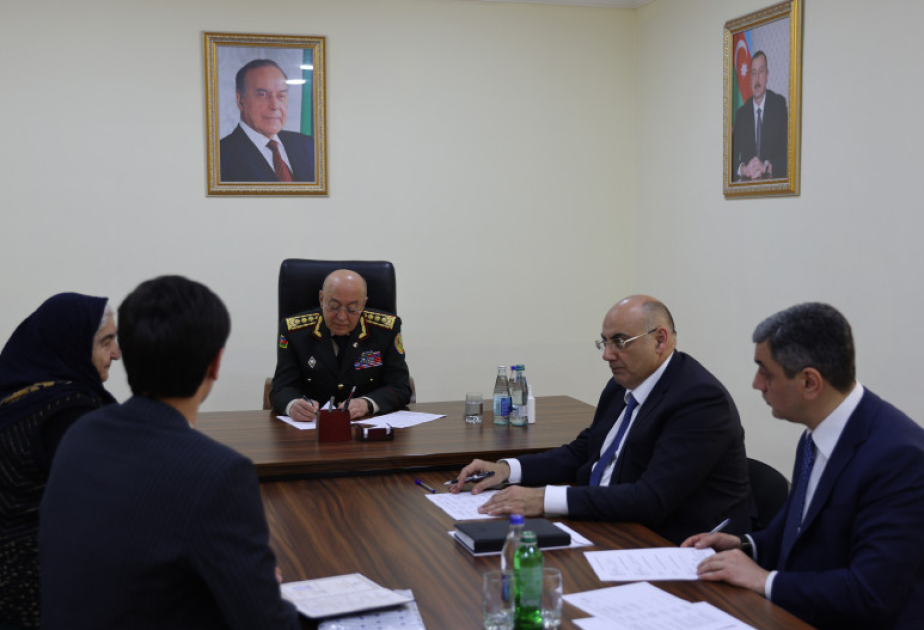 Fövqəladə hallar naziri Xankəndi şəhərində vətəndaşların müraciətlərini dinləyib