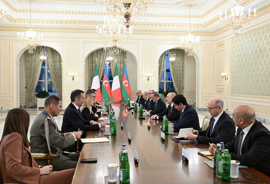 El Presidente Ilham Aliyev mantuvo una reunión en formato ampliado con la Presidenta del Consejo de Ministros de Italia ACTUALIZADO