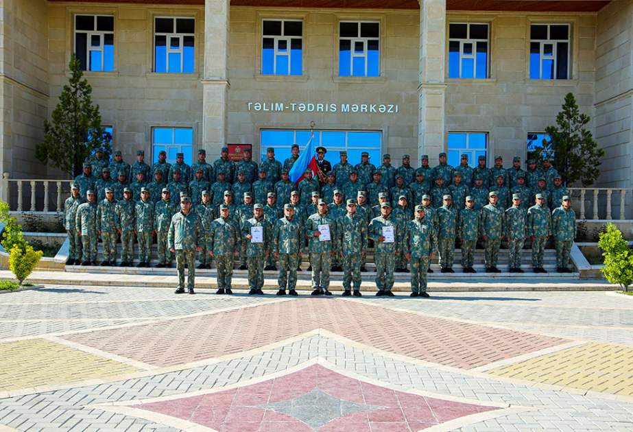 Əlahiddə Ümumqoşun Orduda hazırlıq kursunu bitirənlərə sertifikatlar təqdim olunub