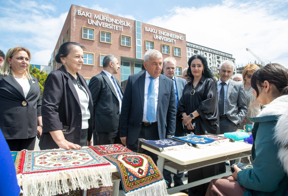 Əlilliyi olan gənclərin əl işləri Milli Xalça Festivalında nümayiş etdirilib