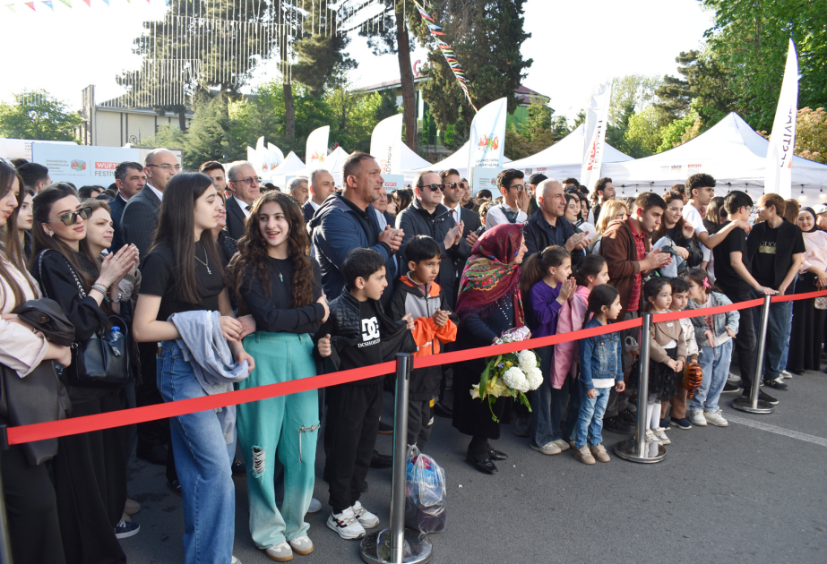 Festival du WUF13 : Les habitants de Chéki assistent avec enthousiasme à un programme public organisé en plein air