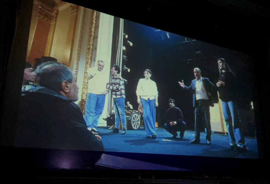 Sumqayıt teatrının sənət yolu “Müşahidə” filmində əks olunub