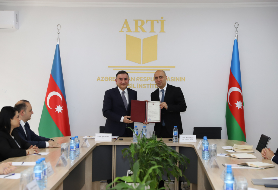 Təhsil İnstitutuna akkreditasiya haqqında şəhadətnamə təqdim edilib