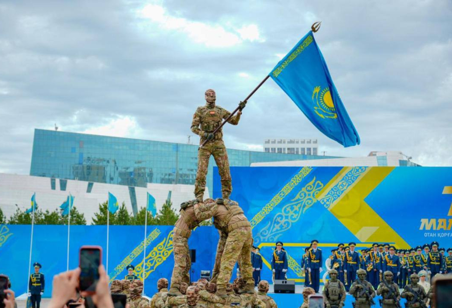 Робопсы, дроны и военные марши: в Астане отметили День защитника Отечества