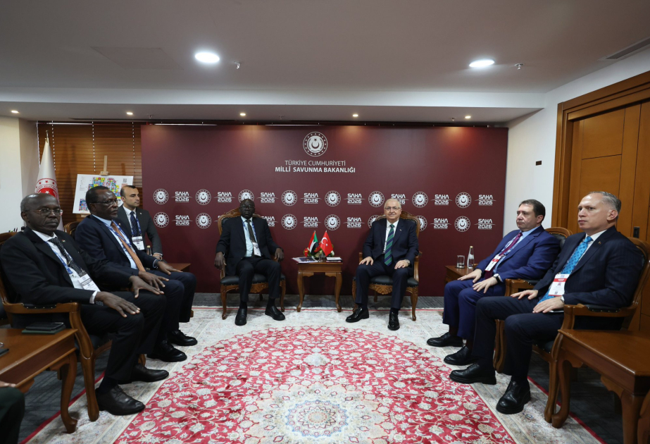 El ministro de Industria de Defensa de Azerbaiyán mantuvo varias reuniones en el marco de la exposición SAHA 2026