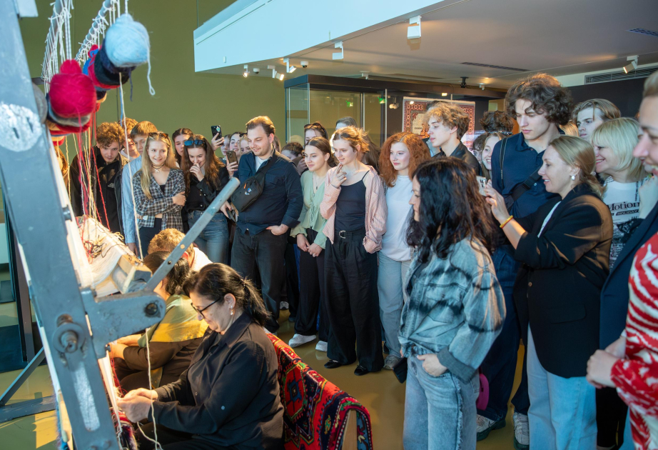 Un grupo de estudiantes ucranianos recibe servicios de rehabilitación en Azerbaiyán