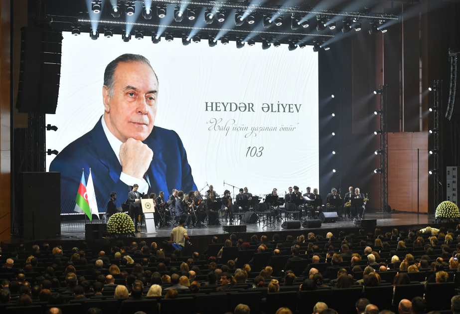 Ulu Öndər Heydər Əliyevin xatirəsinə həsr edilən konsert proqramı təşkil olunub