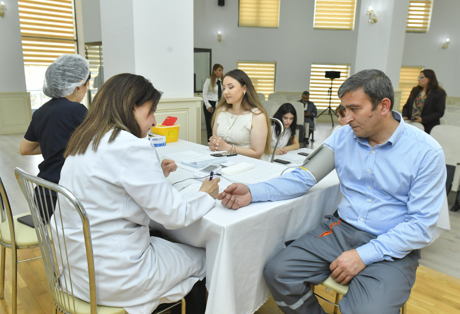 Los empleados de AZERTAC participaron en la campaña voluntaria de donación de sangre