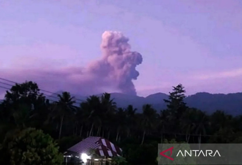 2 killed in volcano eruption in Indonesia
